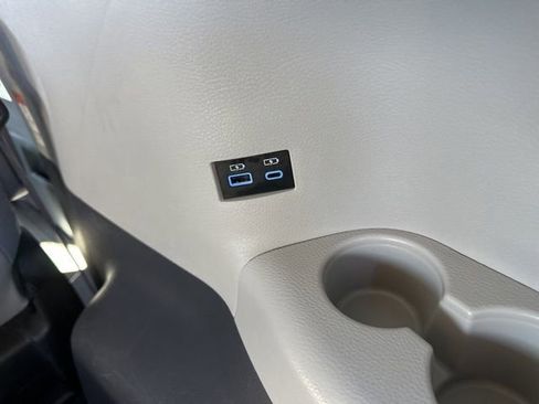 Used 2024 Toyota Sienna XLE image 29