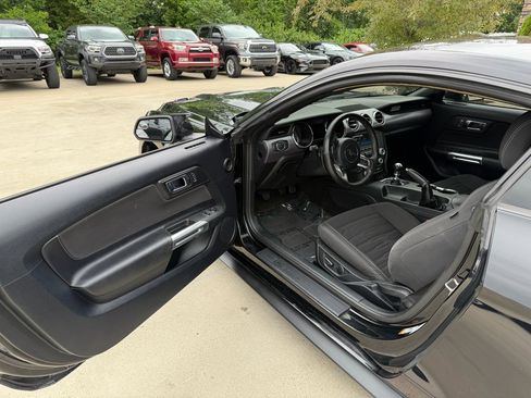 Used 2015 Ford Mustang GT RWD image 9