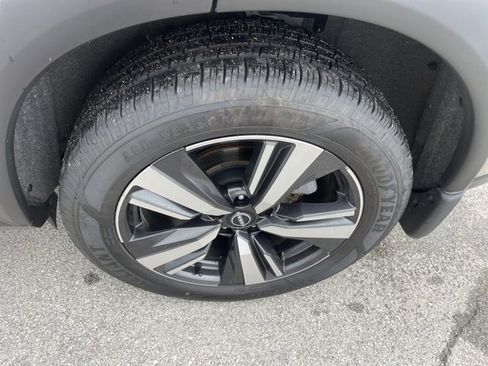 Used 2023 Nissan Rogue Platinum w/ Platinum Premium Package image 16