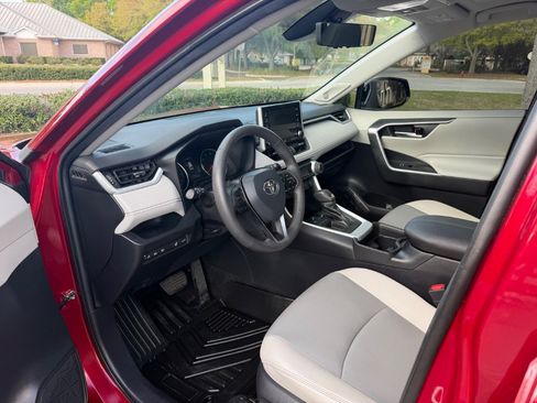 Used 2021 Toyota RAV4 XLE Premium FWD image 12