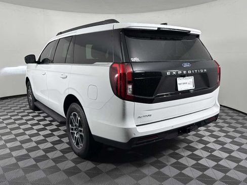 Used 2026 Ford Expedition Active RWD image 5