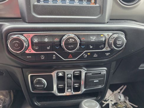 Used 2022 Jeep Wrangler Unlimited Sport AWD/4WD image 8