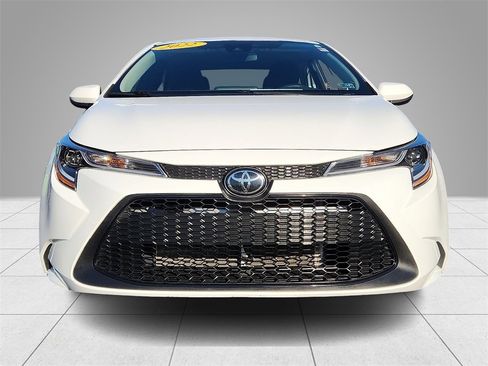 Used 2022 Toyota Corolla LE image 2