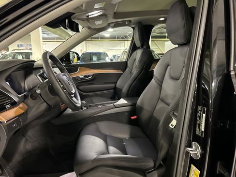 Used 2023 Volvo XC90 B5 Plus w/ Protection Package Premier AWD/4WD image 10