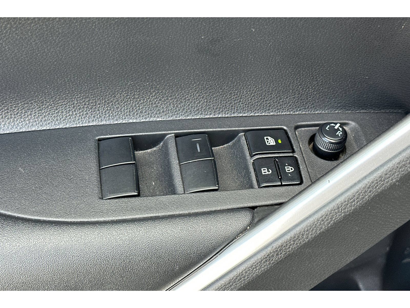Used 2023 Toyota Corolla Cross XLE w/ Convenience Package AWD/4WD image 12
