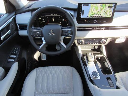 New 2026 Mitsubishi Outlander SEL image 10
