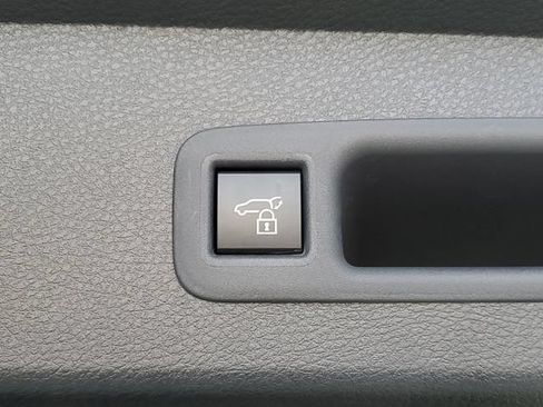Used 2025 Toyota Sienna Limited AWD/4WD image 11