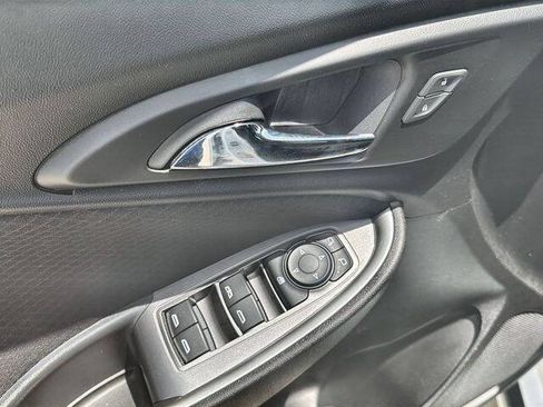Used 2023 Chevrolet Malibu LT FWD image 22