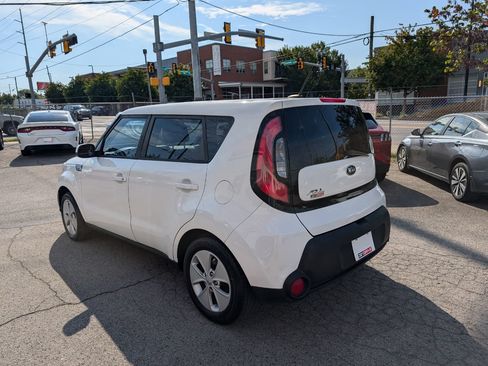 Used 2016 Kia Soul FWD image 8