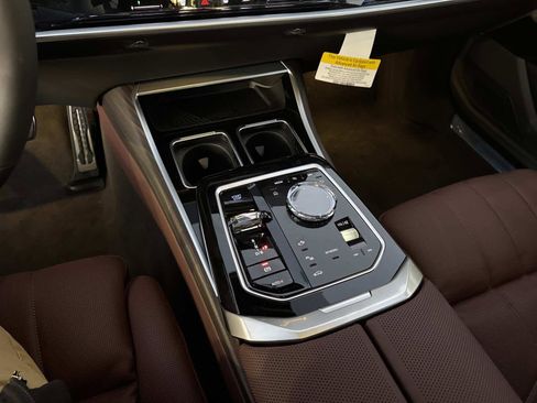 New 2026 BMW i7 xDrive60 w/ Executive Package image 24