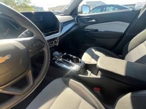 Used 2025 Chevrolet Trax LT image 15