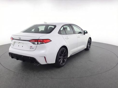 Used 2025 Toyota Corolla SE image 4