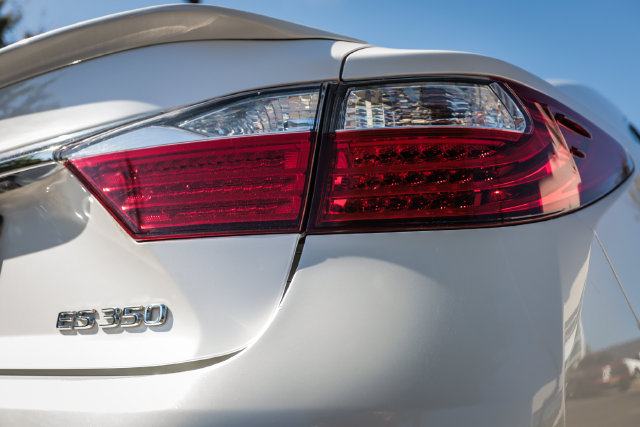 Used 2015 Lexus ES 350 w/ Luxury Package FWD image 18