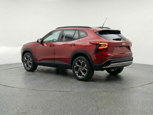 Used 2025 Chevrolet Trax LT FWD image 6