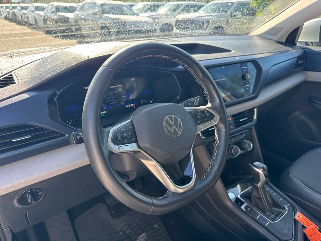 Certified 2023 Volkswagen Taos SE w/ Black Wheel Package FWD image 9