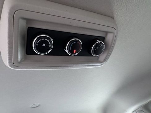 Used 2019 Dodge Grand Caravan SE w/ UConnect Hands-Free Group image 8