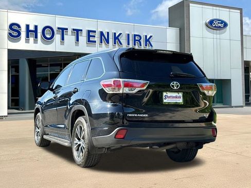 Used 2016 Toyota Highlander XLE FWD image 6