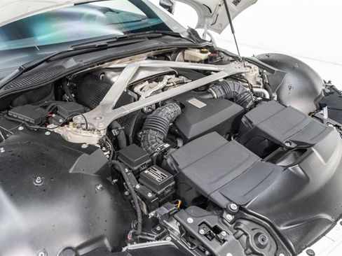 Used 2023 Aston Martin V8 Vantage Coupe RWD image 44