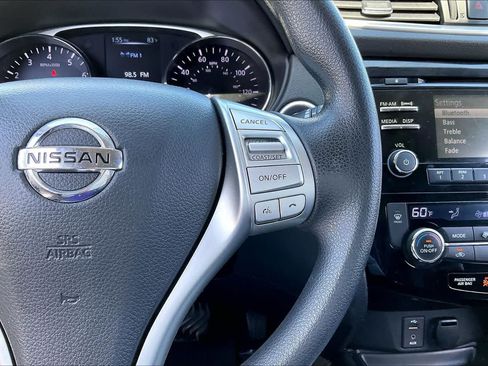 Used 2016 Nissan Rogue SV FWD image 25