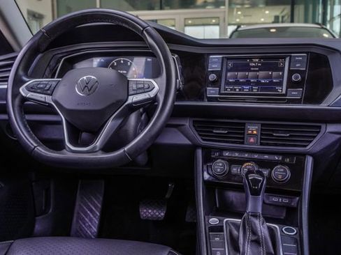 Used 2024 Volkswagen Jetta SE FWD image 15