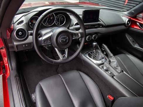 Used 2023 MAZDA MX-5 Miata Grand Touring w/ Weather Package RWD image 4
