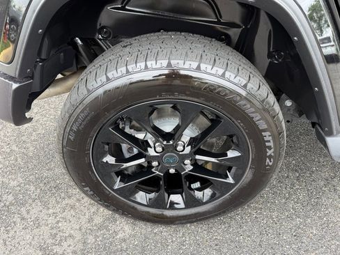 Certified 2025 Jeep Wrangler Unlimited Sahara AWD/4WD image 15