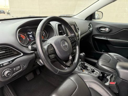 Used 2019 Jeep Cherokee Latitude Plus image 19