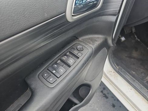 Used 2022 Jeep Grand Cherokee Laredo X AWD/4WD image 12