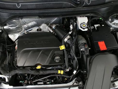 Certified 2025 Chevrolet Trax RS w/ Driver Confidence Package FWD image 32