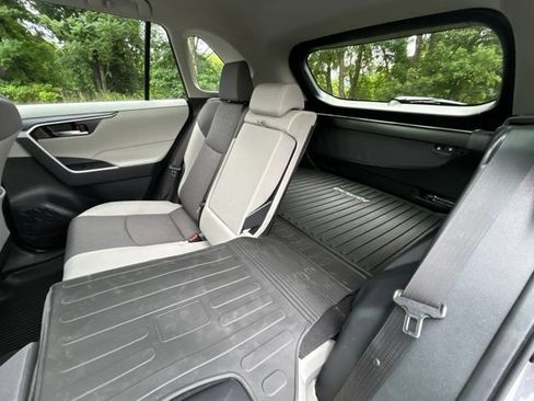 Used 2025 Toyota RAV4 XLE AWD/4WD image 28
