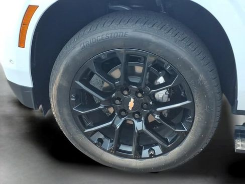 Used 2026 Chevrolet Suburban High Country AWD/4WD image 17