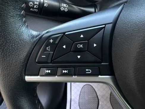 Used 2020 Nissan Kicks SR FWD image 30