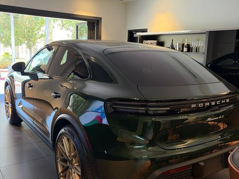 Used 2025 Porsche Macan 4S Electric AWD/4WD image 5