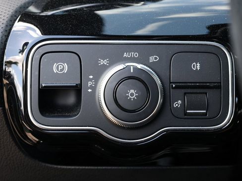 Used 2022 Mercedes-Benz A 220 4MATIC image 32