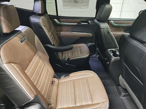 New 2026 GMC Acadia Denali Ultimate w/ LPO, Floor Liner Package image 12