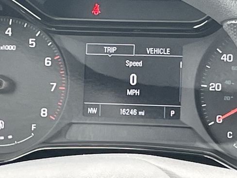 Used 2025 Chevrolet Trax LS w/ LS Convenience Package FWD image 29