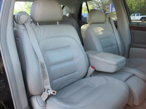 Used 2000 Cadillac De Ville Base w/ Comfort/Convenience Pkg image 8