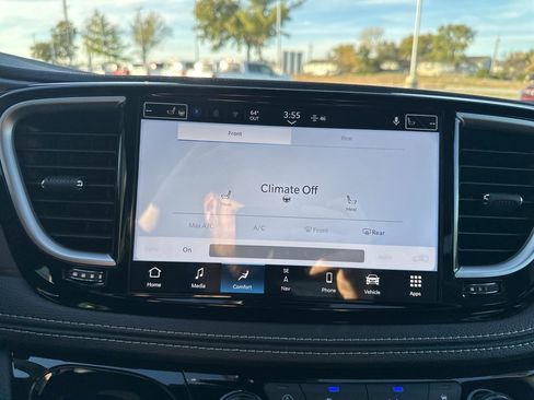 New 2026 Chrysler Pacifica Select image 3