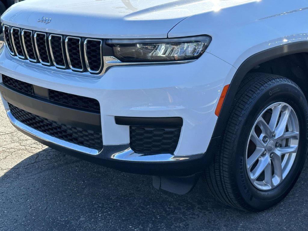 Used 2023 Jeep Grand Cherokee L Laredo w/ Luxury Tech Group I AWD/4WD image 8