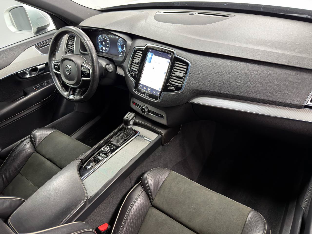 Used 2016 Volvo XC90 T6 R-Design w/ Protection Package AWD/4WD image 26