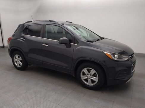 Used 2017 Chevrolet Trax LT w/ LT Convenience Package FWD image 11