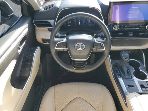 Used 2023 Toyota Highlander Platinum image 8