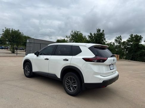 Certified 2024 Nissan Rogue S FWD image 3