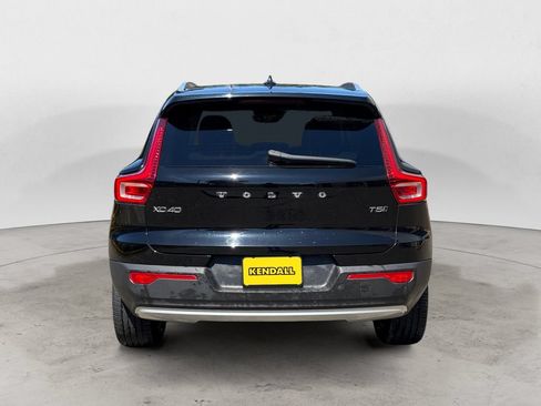 Used 2022 Volvo XC40 T5 Momentum AWD/4WD image 6
