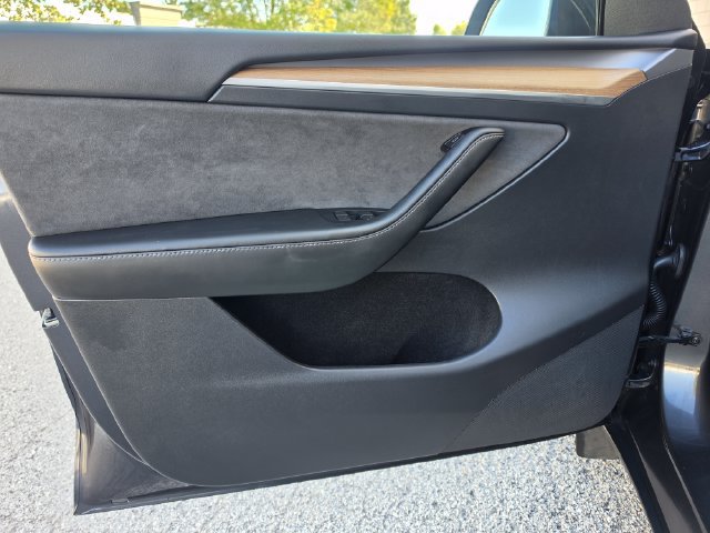 Used 2024 Tesla Model Y Long Range AWD/4WD image 16