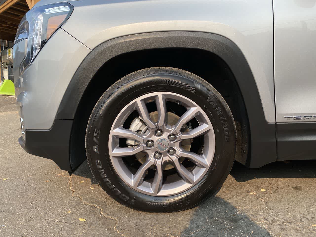Used 2024 GMC Terrain SLT AWD/4WD image 11
