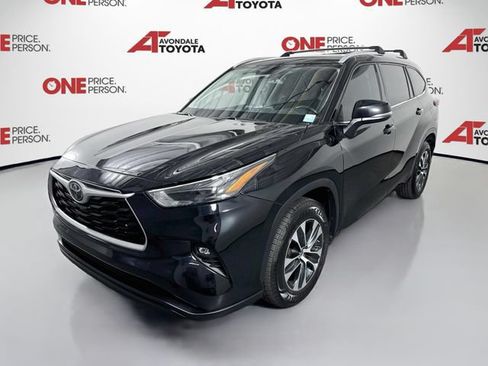 Used 2022 Toyota Highlander XLE FWD image 3