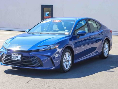 Certified 2025 Toyota Camry LE FWD image 3