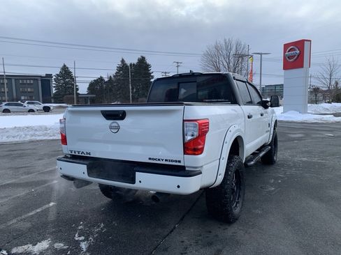 Used 2023 Nissan Titan SV w/ SV Convenience Package image 7