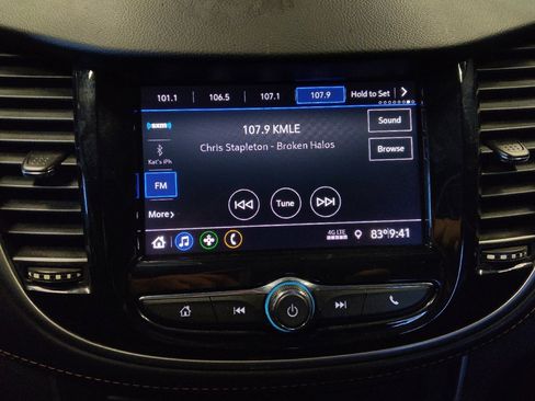 Used 2021 Chevrolet Trax LT w/ Sport Edition FWD image 25